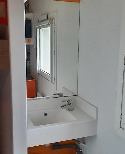 Hotelf1 Compiègne * Venette