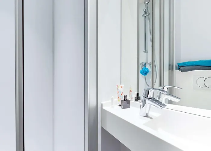 Hotelf1 Compiègne *